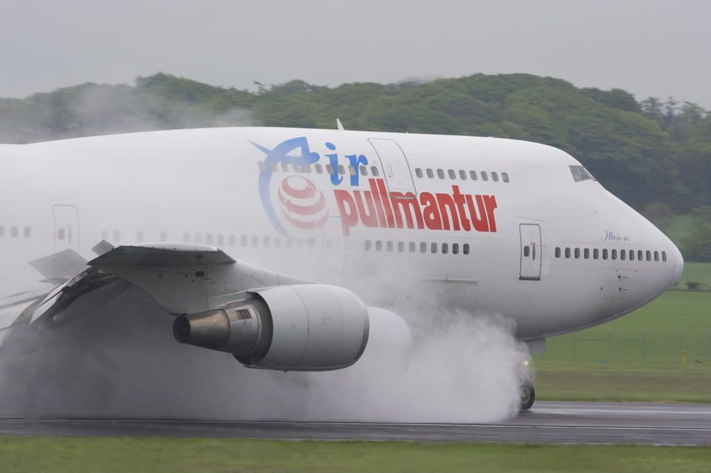 http://i211.photobucket.com/albums/bb136/StuartA_2007/Air-Pullmantur.jpg