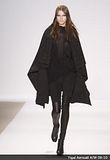 Capes/Capelets & Cloaks on the runway: Autumn(Fall)/Winter 2009-2010