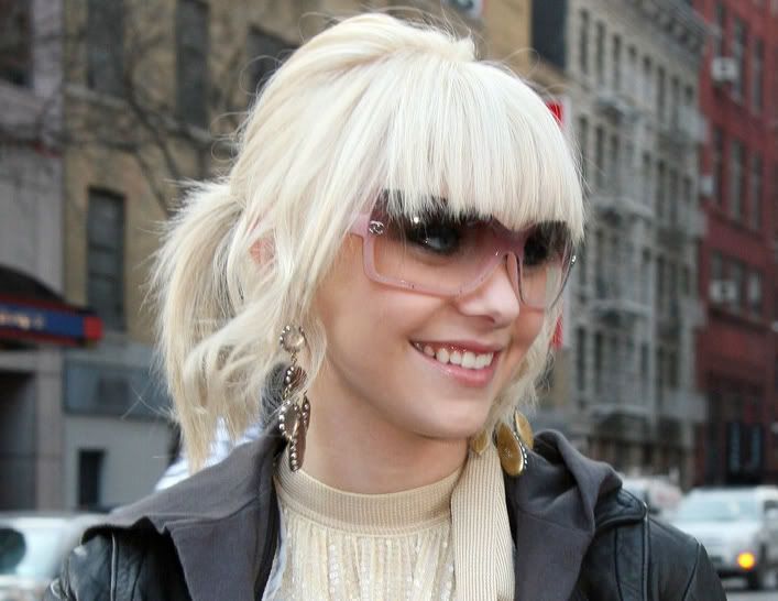 Taylor Momsen shows off her new hair cut in Manhattan