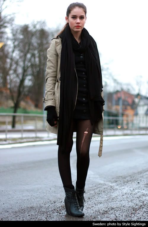 Laddered stockings / ripped tights trend: Street Style