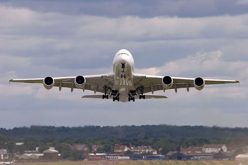 http://i211.photobucket.com/albums/bb275/arkrailuk/Farnborough%202008/F-WWDD_A380-800_FARNBOROUGH081.jpg