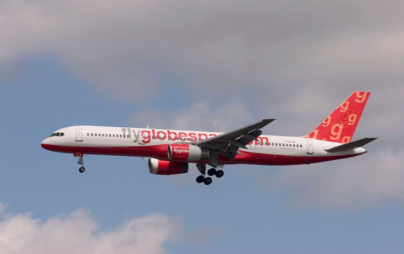 http://i211.photobucket.com/albums/bb275/arkrailuk/Gatwick/G-CEJM_B757-200_LGW.jpg