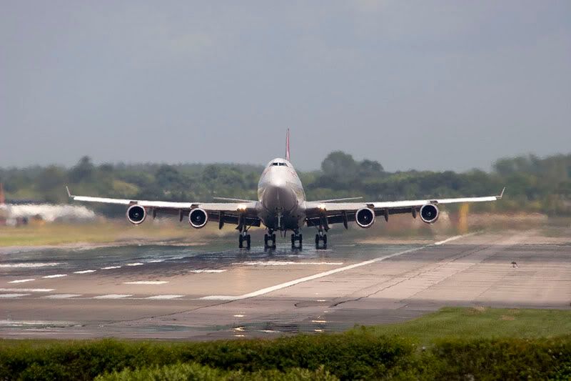 http://i211.photobucket.com/albums/bb275/arkrailuk/Gatwick/G-VROS_B747-400_LGW.jpg