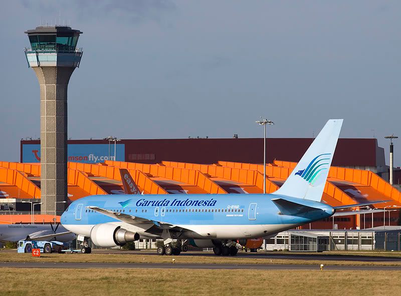 http://i211.photobucket.com/albums/bb275/arkrailuk/Luton/G-BYAB_B767-200_LTN.jpg