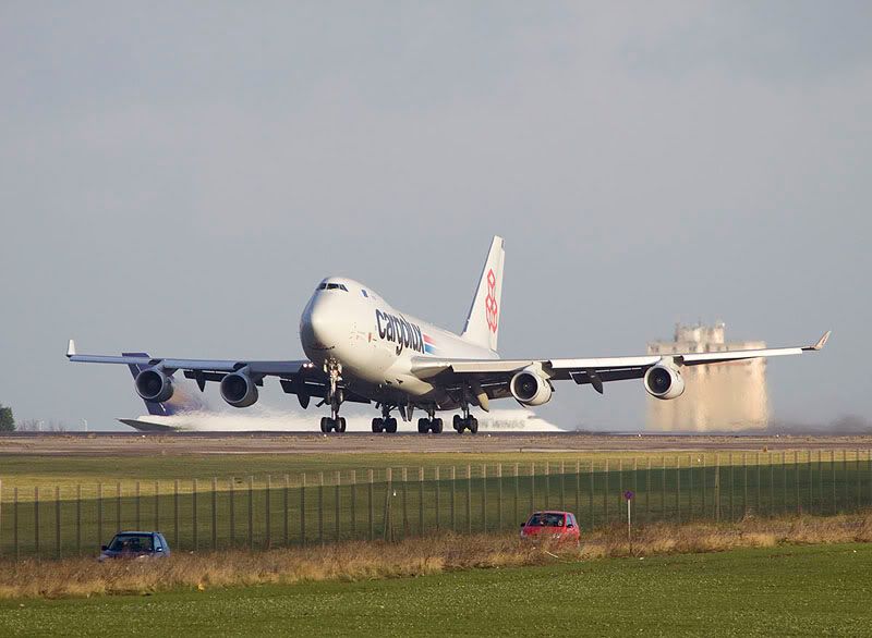 http://i211.photobucket.com/albums/bb275/arkrailuk/Sample%20Images/LX-YCV_B747-400F_Manston.jpg