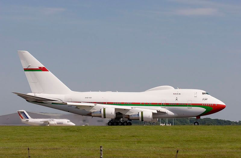 http://i211.photobucket.com/albums/bb275/arkrailuk/Stansted/A4O-SO_B747-SP_STN.jpg