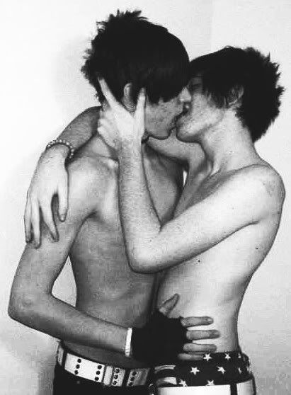 Emo Boys Kissing Pictures. is two emo guys kissing.