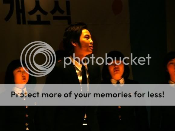 http://i211.photobucket.com/albums/bb139/Mz_Hyunki/1234505521_200902131502150967223201.jpg