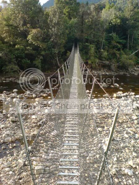 DSC00428swingbridge.jpg